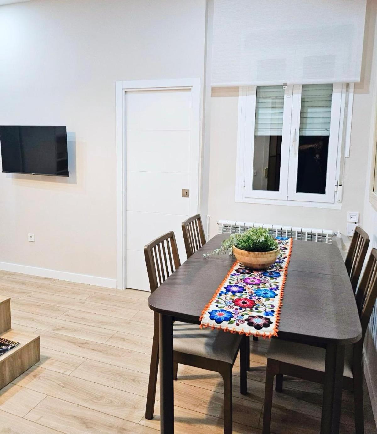 Acogedor Apartamento En Atocha By Bebalmy Madrid Exterior photo